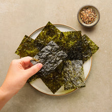 Load image into Gallery viewer, Organic Seaveg Crispies - Ginger (Crispy Seaweed Thins) 4g
